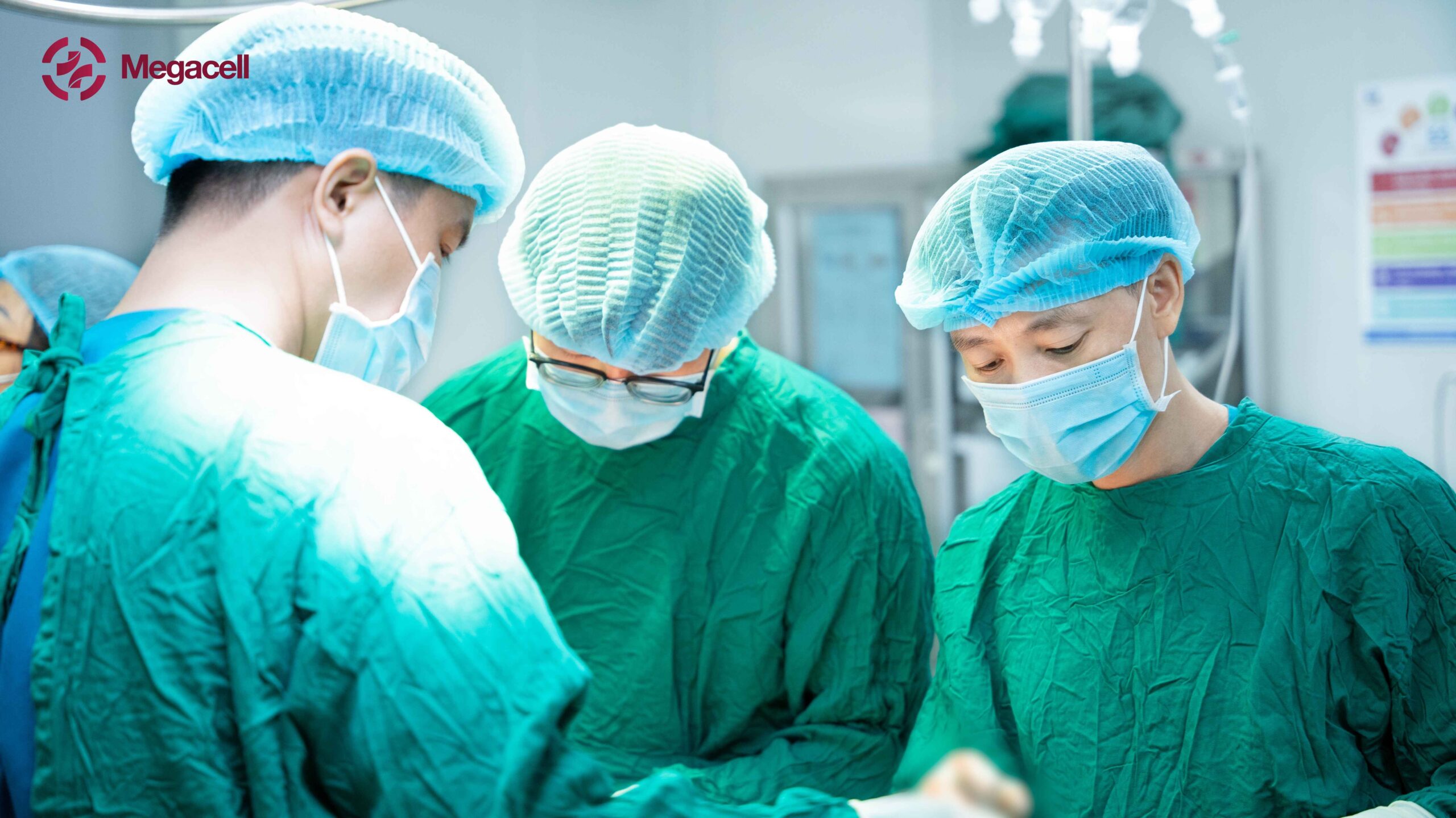 Nâng ngực có để lại sẹo không và cách khắc phục?